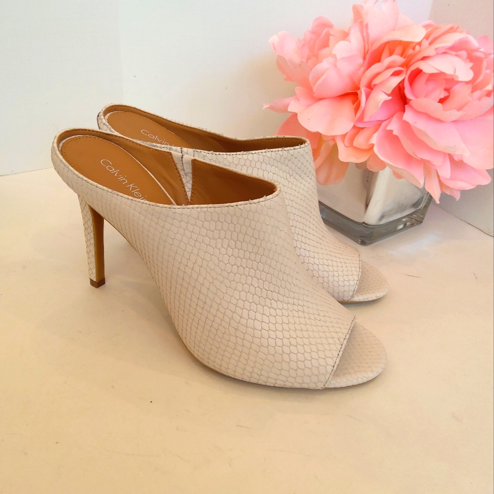 Calvin Klein high heels white leather sandals